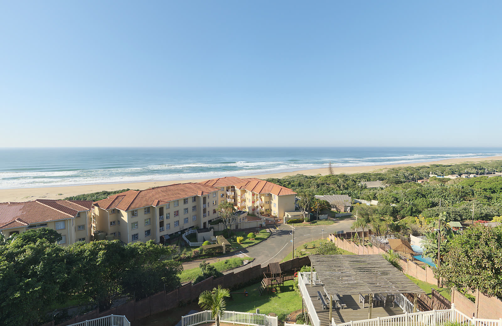 Apartamento pé na areia com varanda para o mar